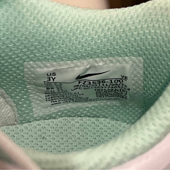 Mint Green Nike Dunks - Picture 3 of 4